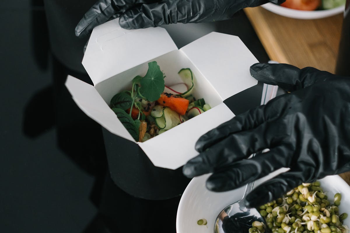 Best Packing Tips for Food Delivery During Busy Hours